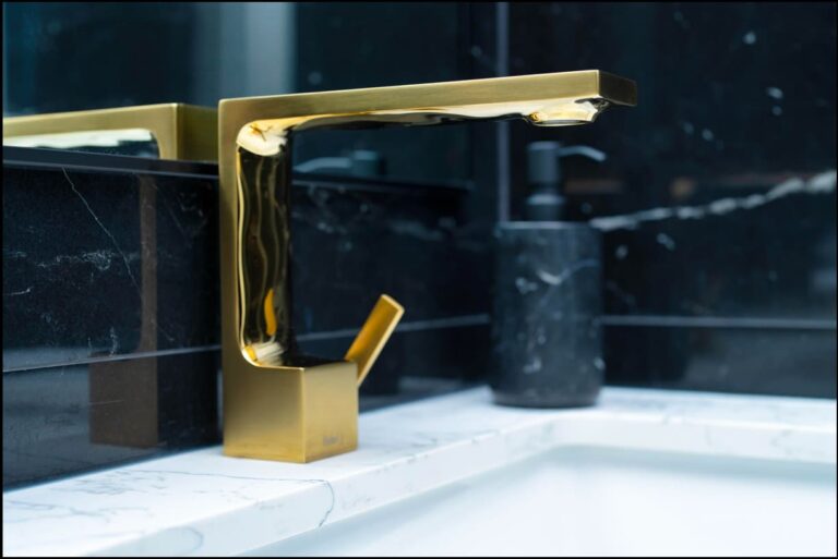 ultra luxury bathroom golden faucets